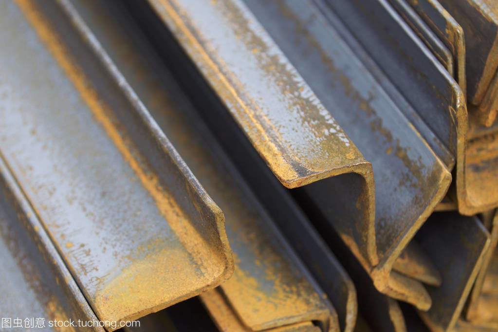 在金屬產品在倉庫包金屬齒形角